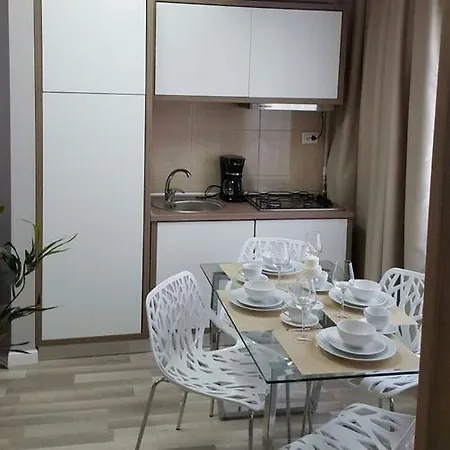 Damar Mamaia